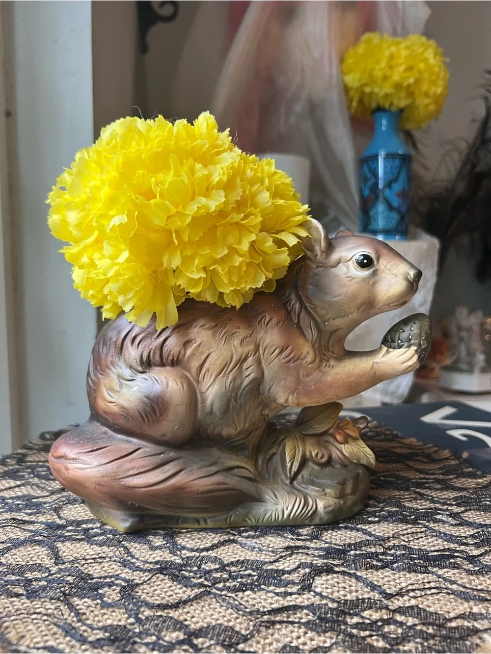 Hand-Painted Vintage Squirrel planter -Very good condition please view all pics